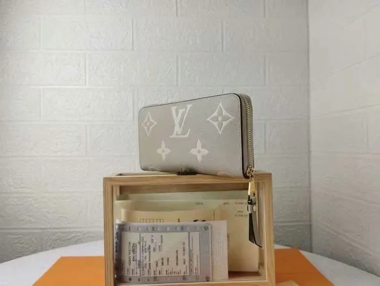 LV Wallets-1716