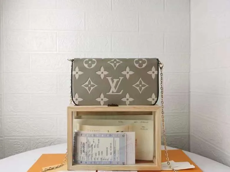 Alternative view of LV Wallets-1724