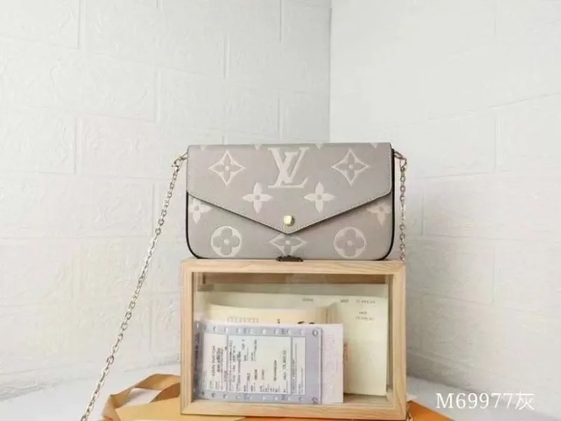 LV Wallets-1725