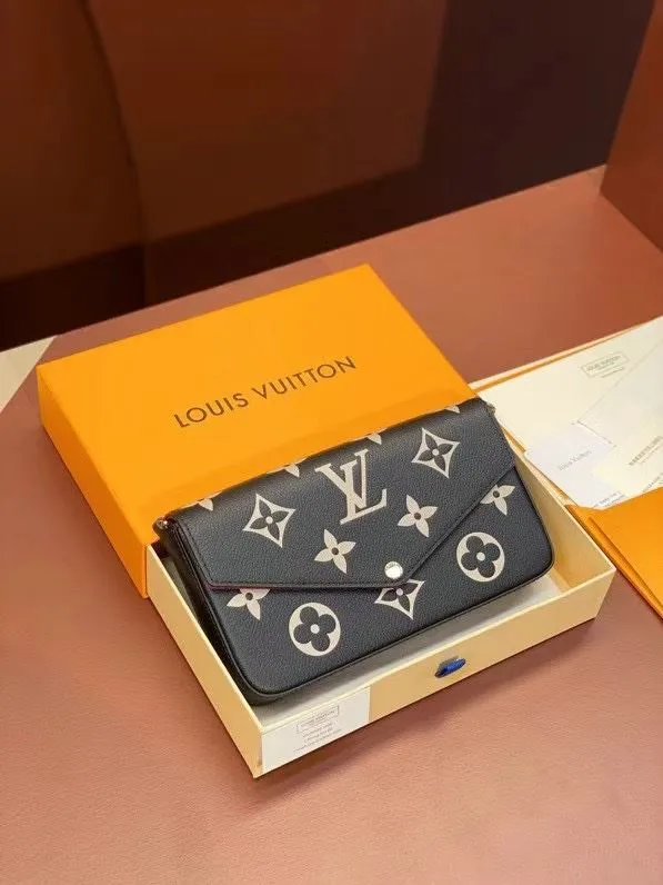 LV Wallets-1726