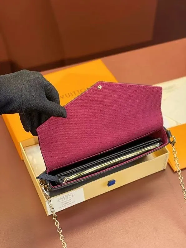 Alternative view of LV Wallets-1726