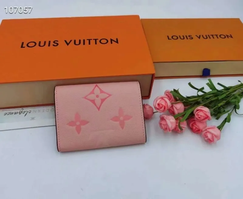 Alternative view of LV Wallets-1730
