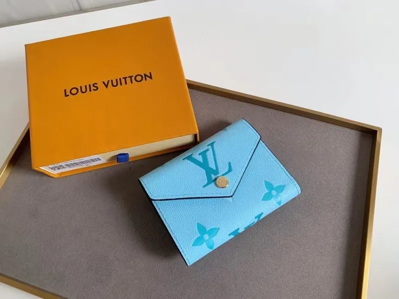 Alternative view of LV Wallets-1731