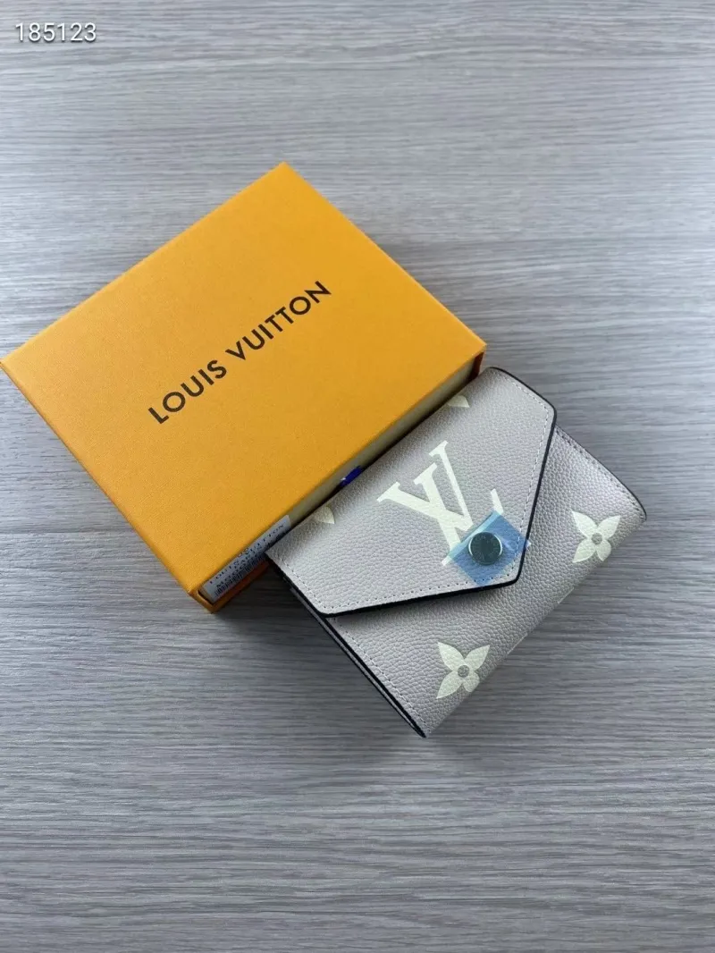 Alternative view of LV Wallets-1733