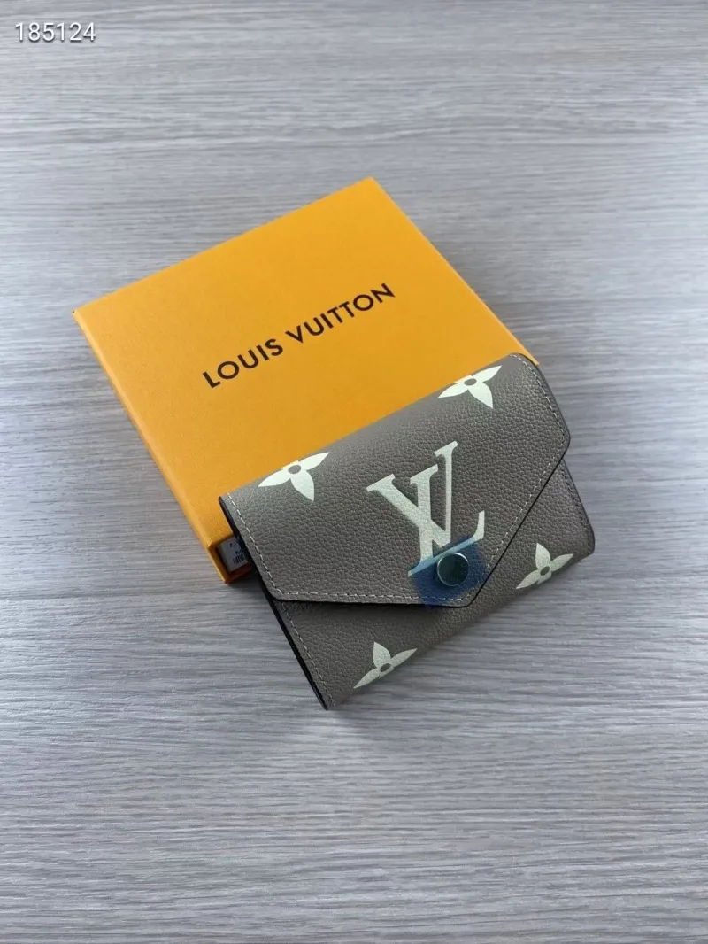 Alternative view of LV Wallets-1734
