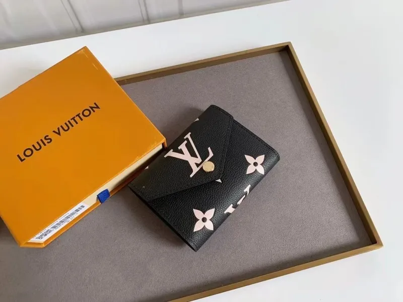LV Wallets-1735