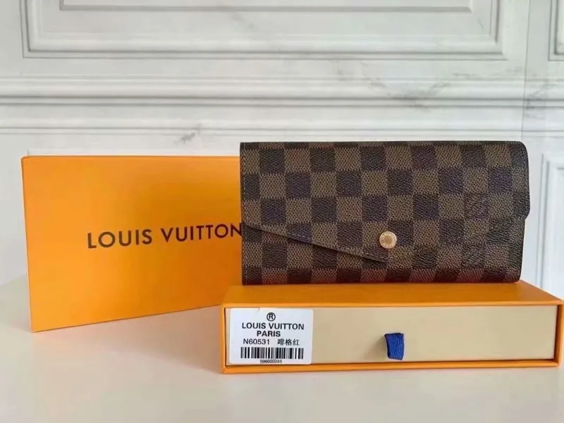 LV Wallets-1737