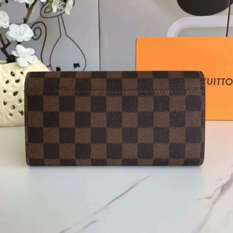 Alternative view of LV Wallets-1738