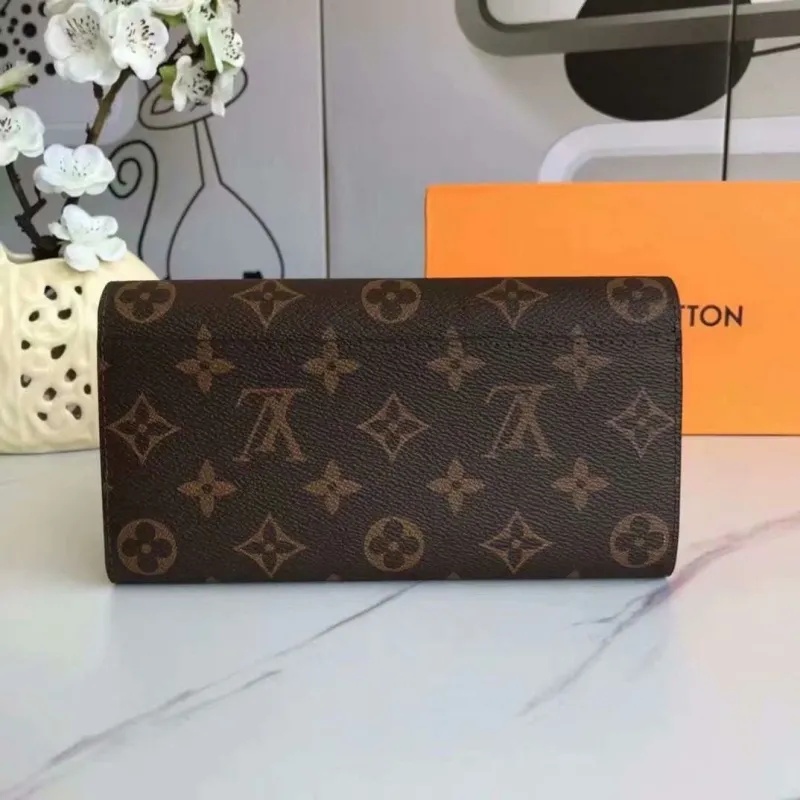 Alternative view of LV Wallets-1742