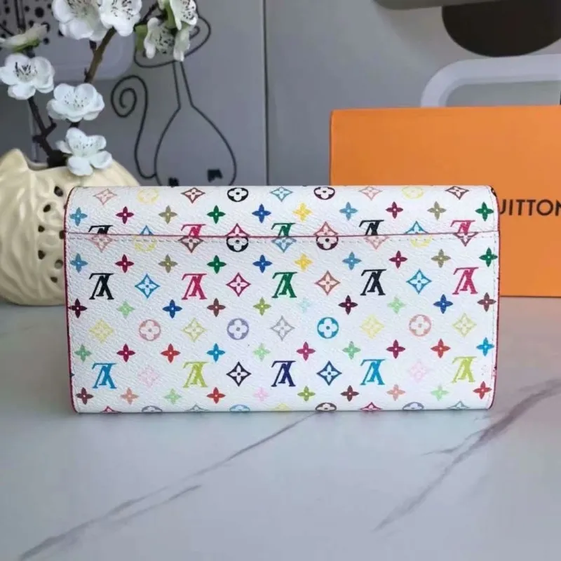 Alternative view of LV Wallets-1745