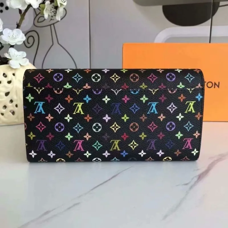 Alternative view of LV Wallets-1746
