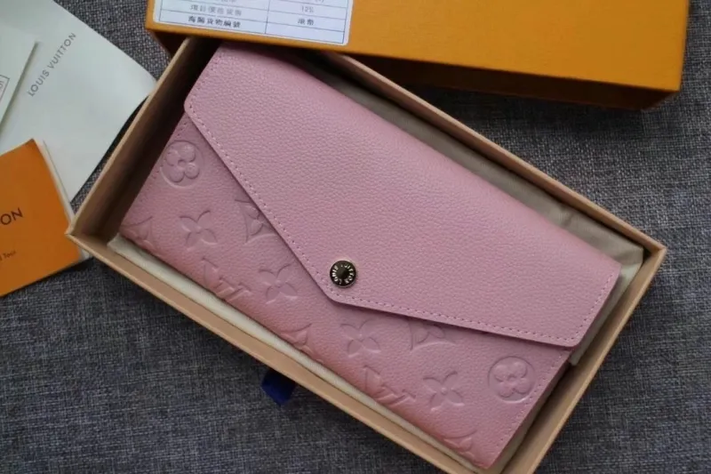 Alternative view of LV Wallets-1747