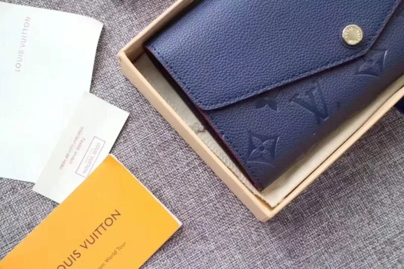 Alternative view of LV Wallets-1748