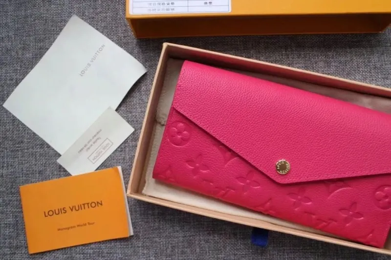 Alternative view of LV Wallets-1753