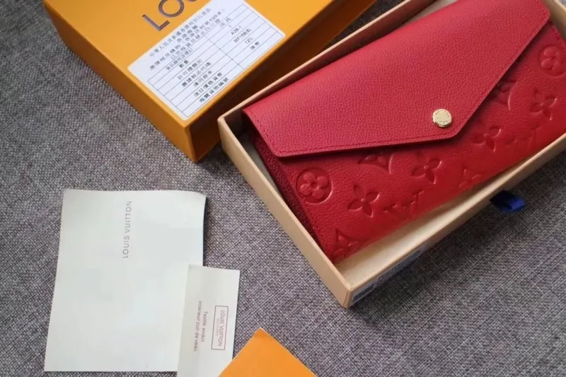 Alternative view of LV Wallets-1754