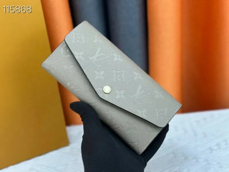 LV Wallets-1755