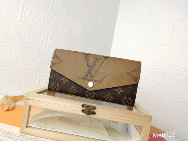 LV Wallets-1756