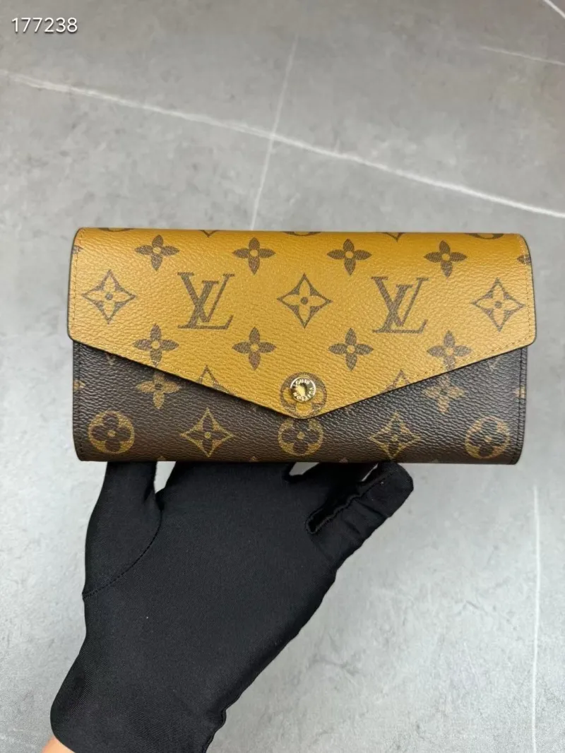 LV Wallets-1757