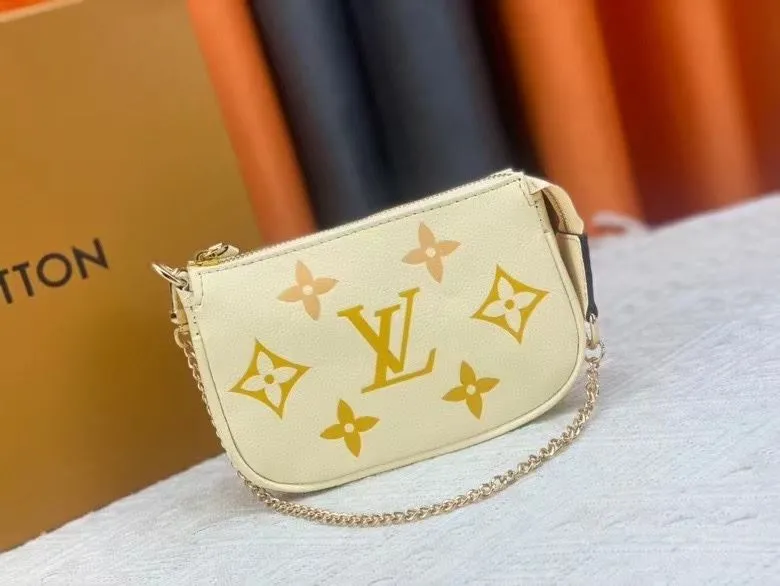 LV Wallets-1761
