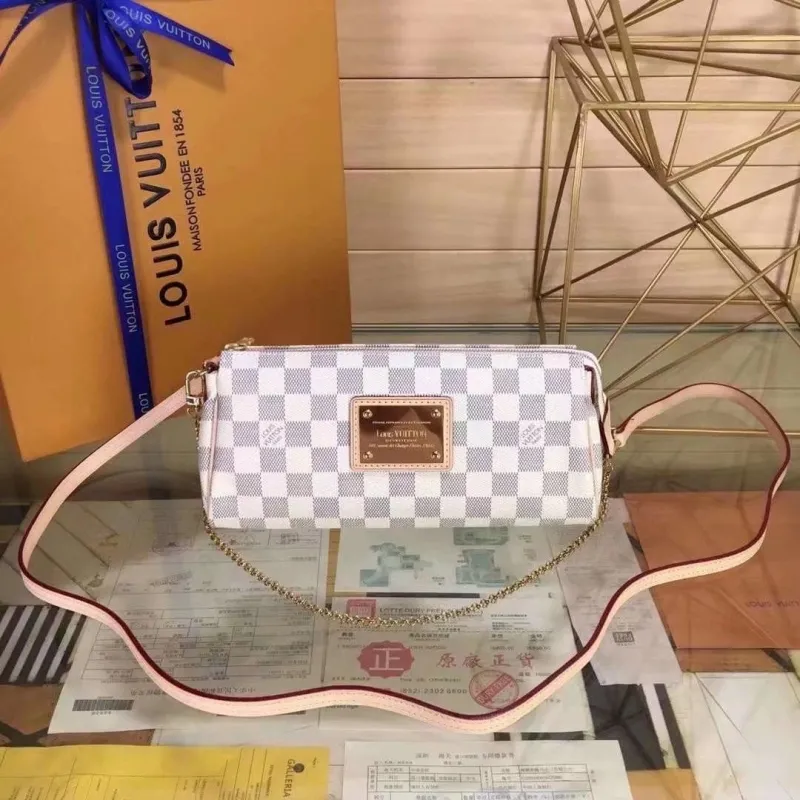 Alternative view of LV Wallets-1762