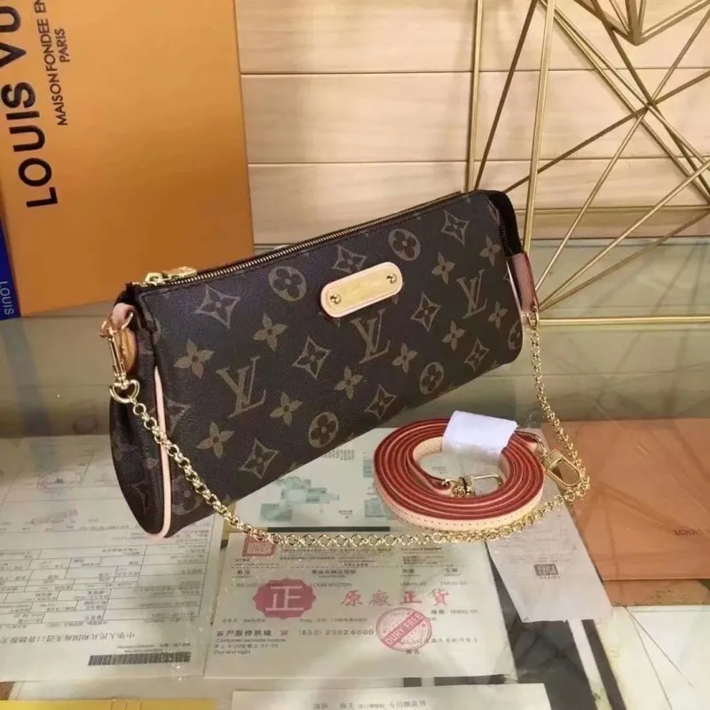 Alternative view of LV Wallets-1763