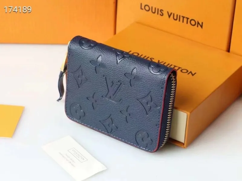 Alternative view of LV Wallets-1764