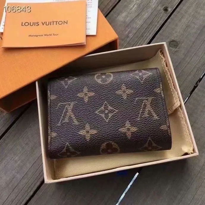 Alternative view of LV Wallets-1765