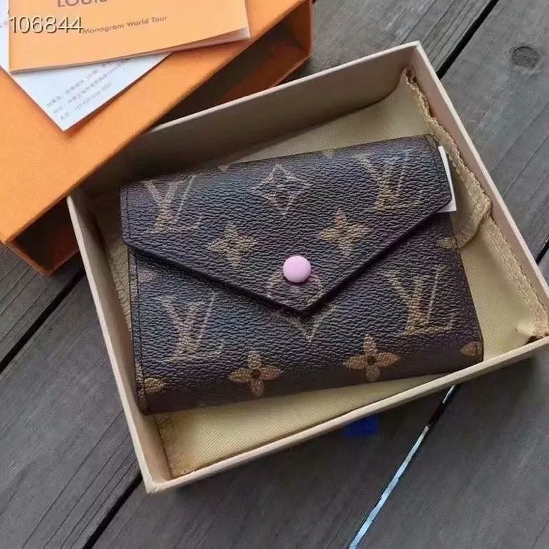 Alternative view of LV Wallets-1766