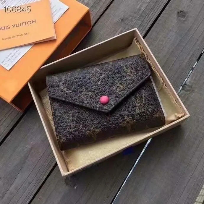 Alternative view of LV Wallets-1767