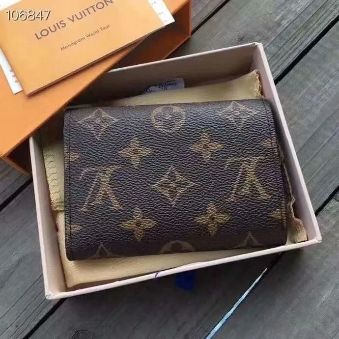Alternative view of LV Wallets-1768