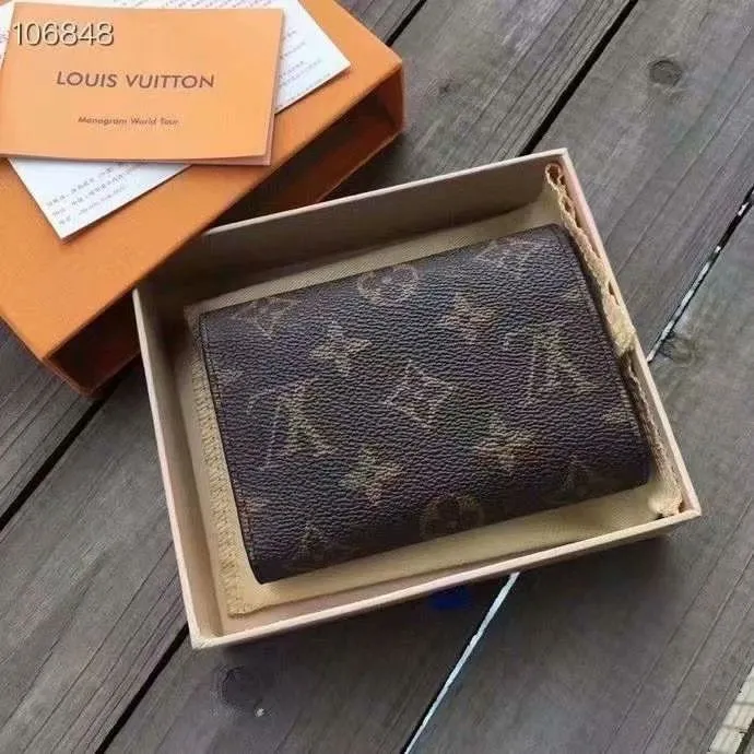 Alternative view of LV Wallets-1769
