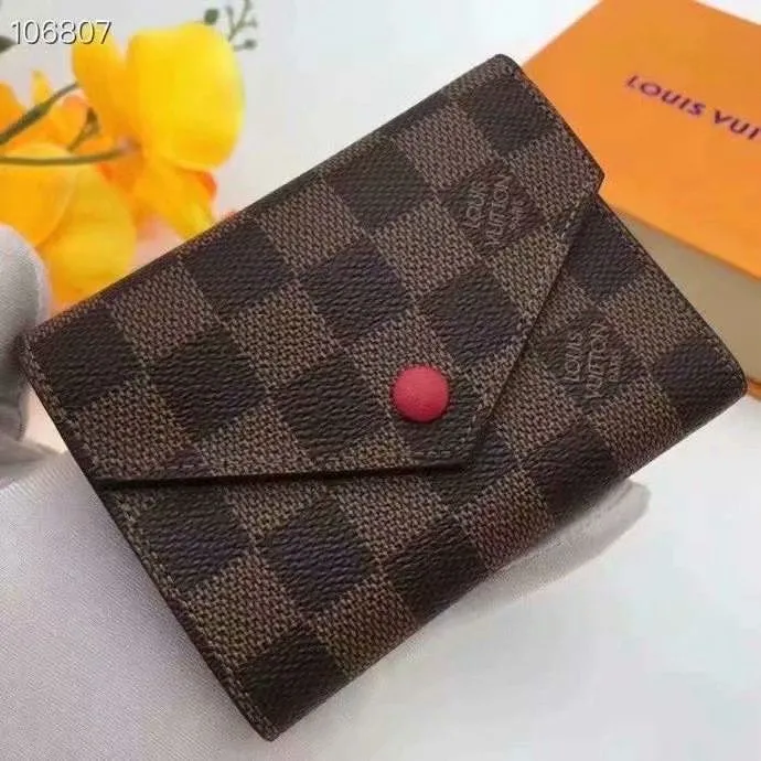 Alternative view of LV Wallets-1771