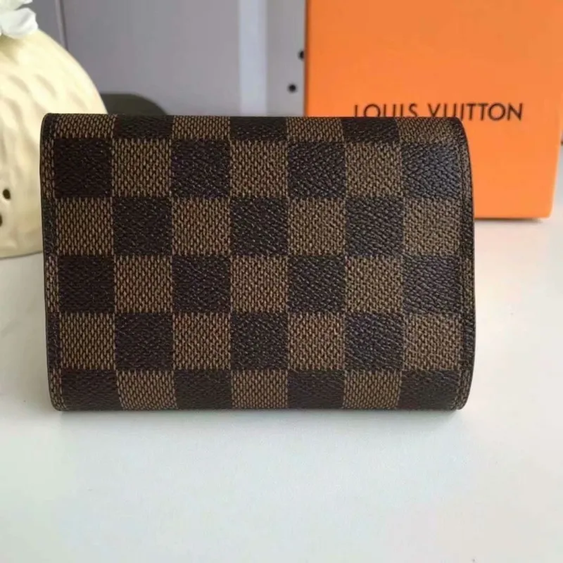 Alternative view of LV Wallets-1772