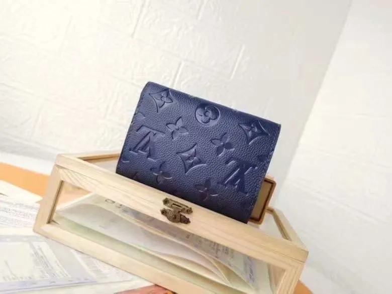 Alternative view of LV Wallets-1778