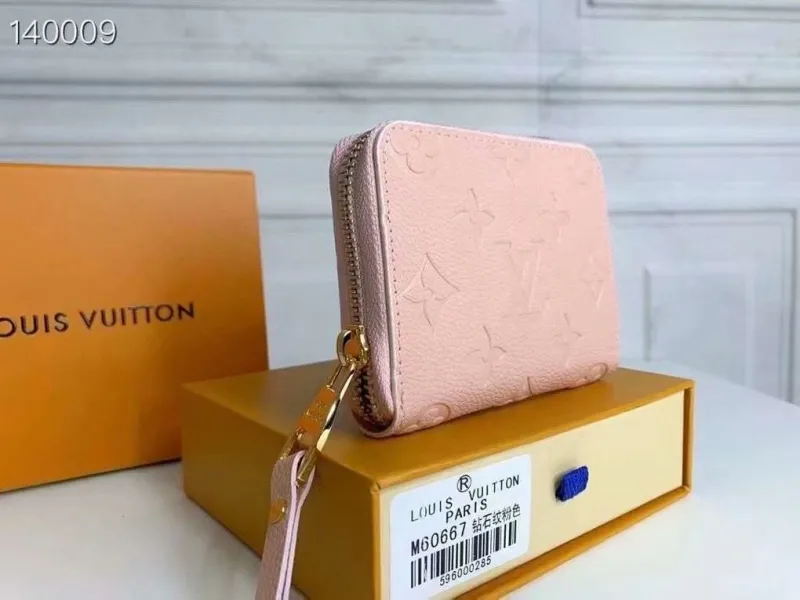 Alternative view of LV Wallets-1781