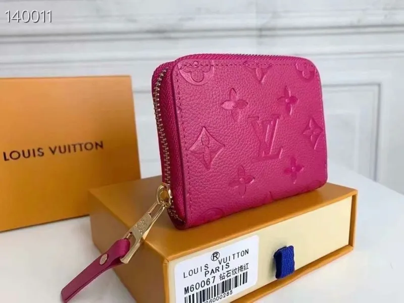 Alternative view of LV Wallets-1783