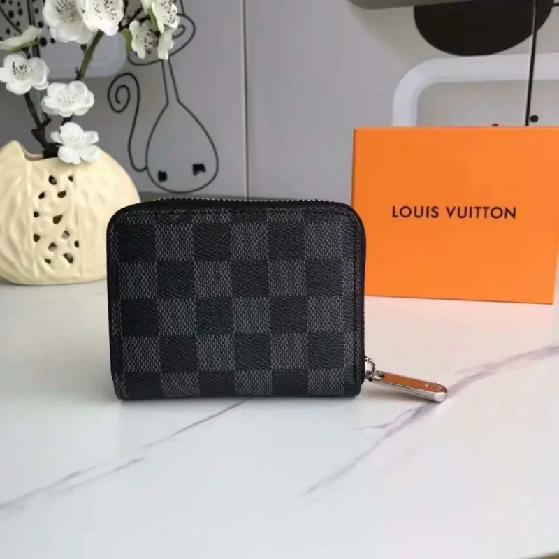 Alternative view of LV Wallets-1789