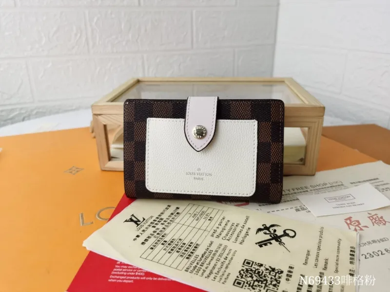 LV Wallets-1791