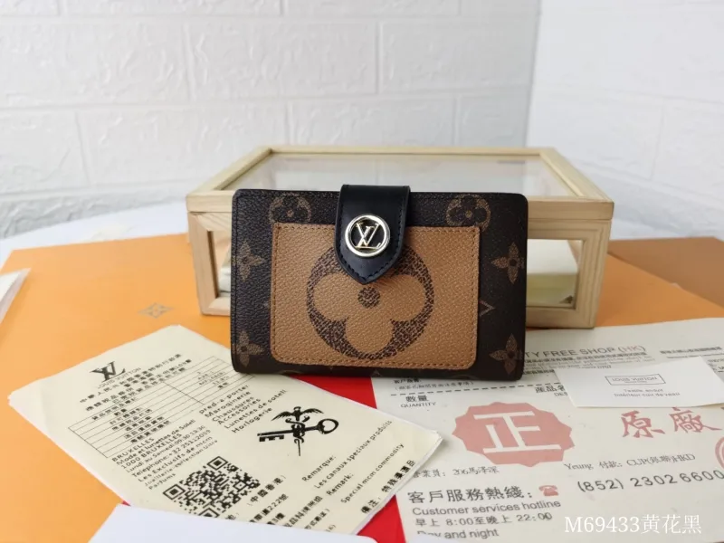 LV Wallets-1794
