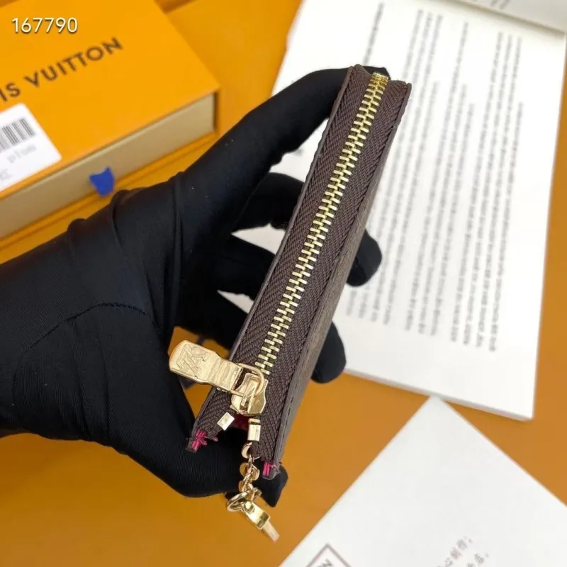 Alternative view of LV Wallets-1799