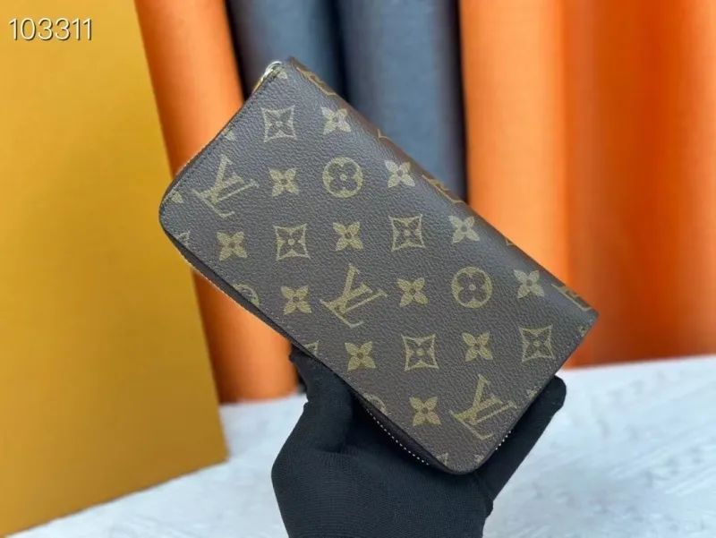 Alternative view of LV Wallets-1802