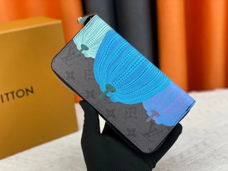 Alternative view of LV Wallets-1805