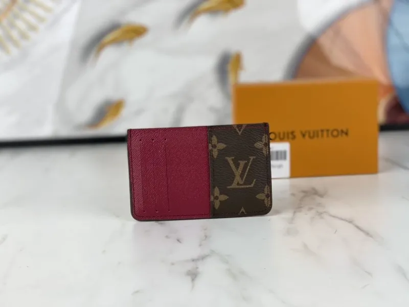 Alternative view of LV Wallets-1814