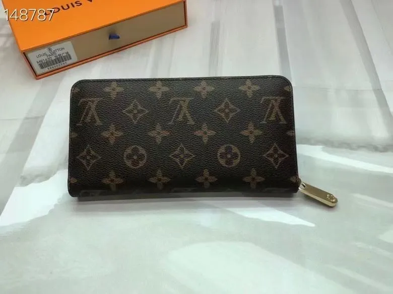 Alternative view of LV Wallets-1816