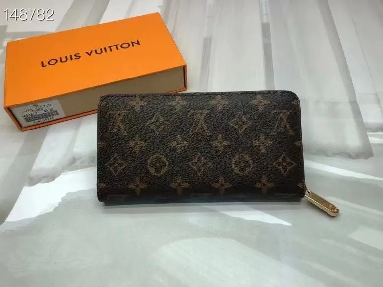 Alternative view of LV Wallets-1817