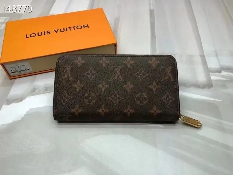 Alternative view of LV Wallets-1818