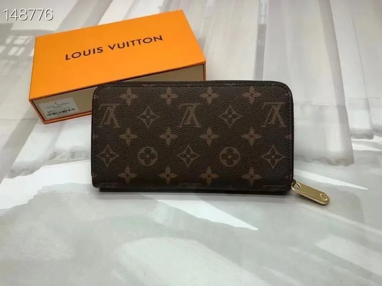 Alternative view of LV Wallets-1820