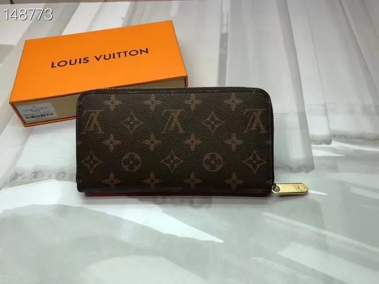 Alternative view of LV Wallets-1822