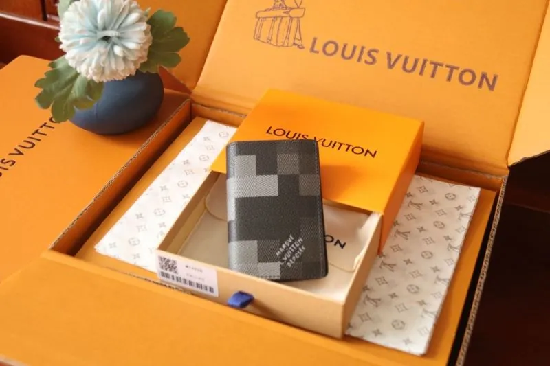LV Wallets-1830