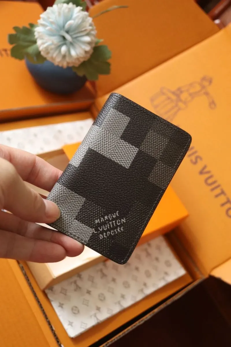 Alternative view of LV Wallets-1830